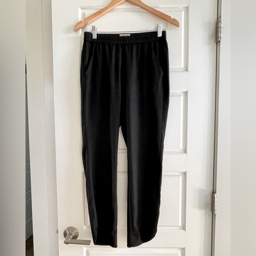 Marine layer Alison pant in black. So soft with. It’s ankle cutout detail.